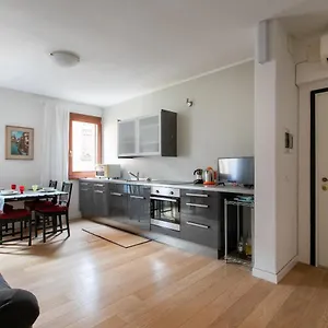 Appartement Lance With Lift, 2 Minutes Walk From The Train Station 